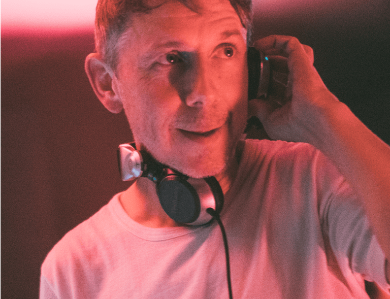 Giles Peterson - Dj listening Giles Peterson - Dj listening